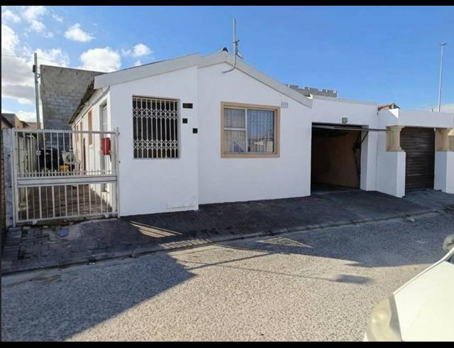 3 BEDROOM FREEHOLD FOR SALE IN MANDELA PARK
